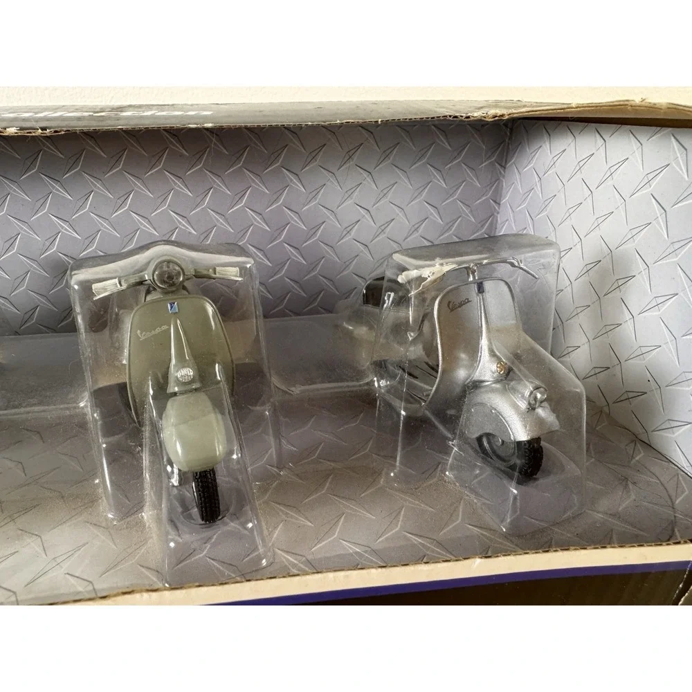 Kid Connection Maisto 1:18 Vespa Scooter Collection 5 Diecast Models Boxed